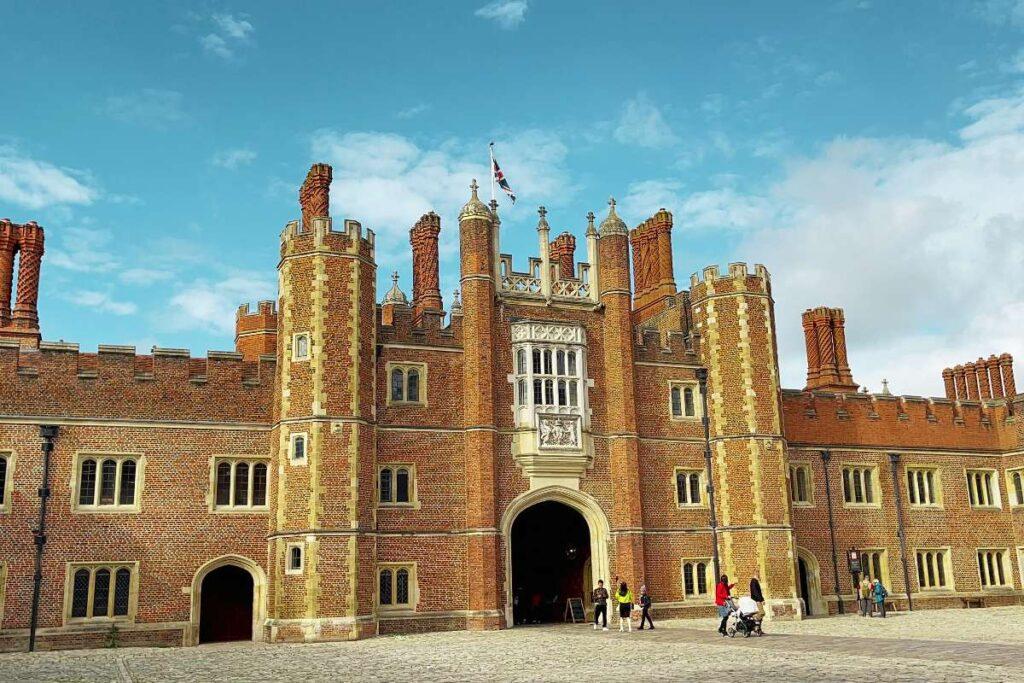 Hampton court palace