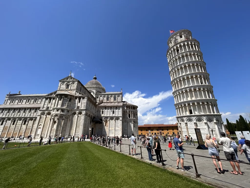 Square with beautiful white buildings and the leaning tower of pisa